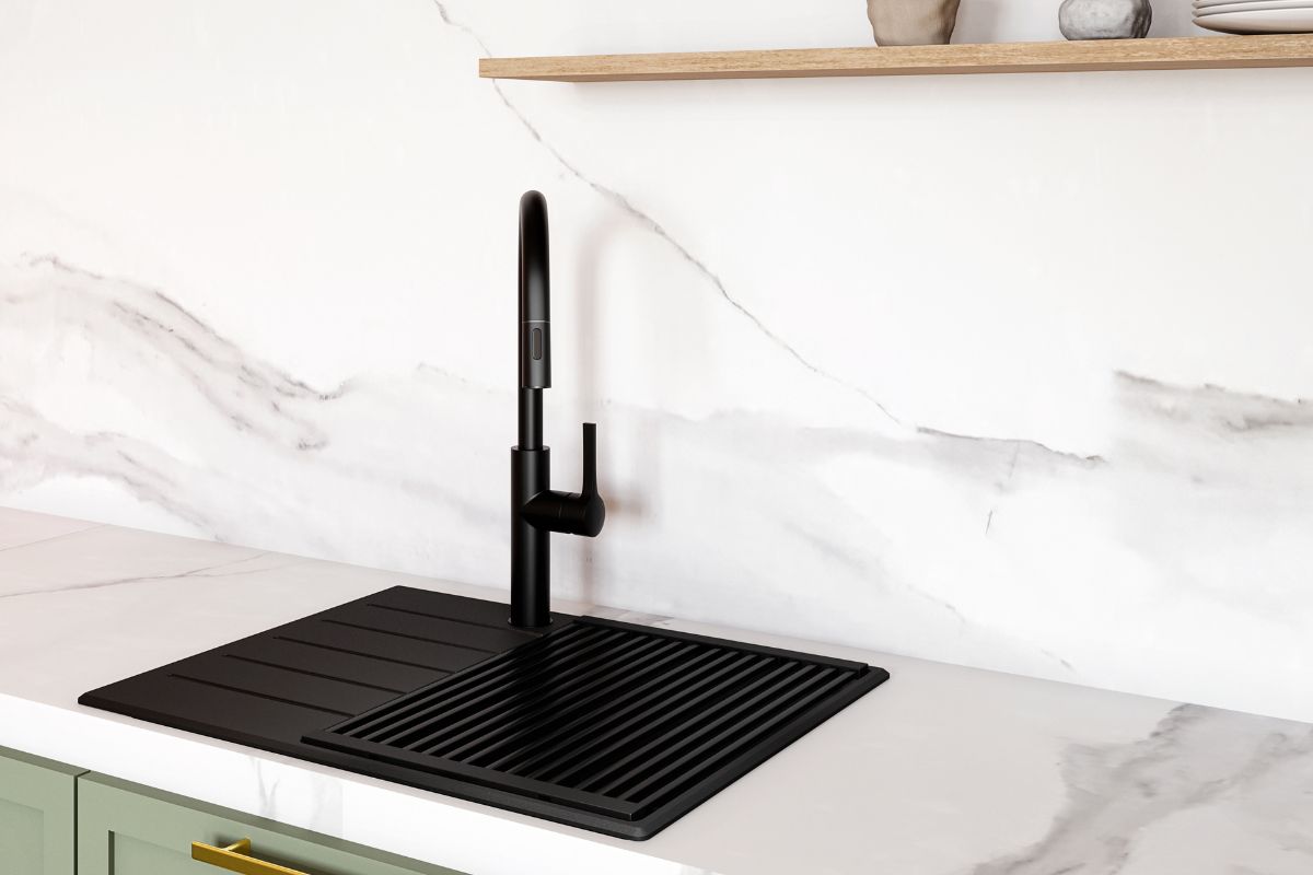 czarna_bateria_kuchenna_Divio