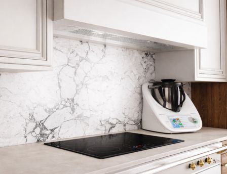 Okap do robota gotującego – jak chronić szafki przed parą?